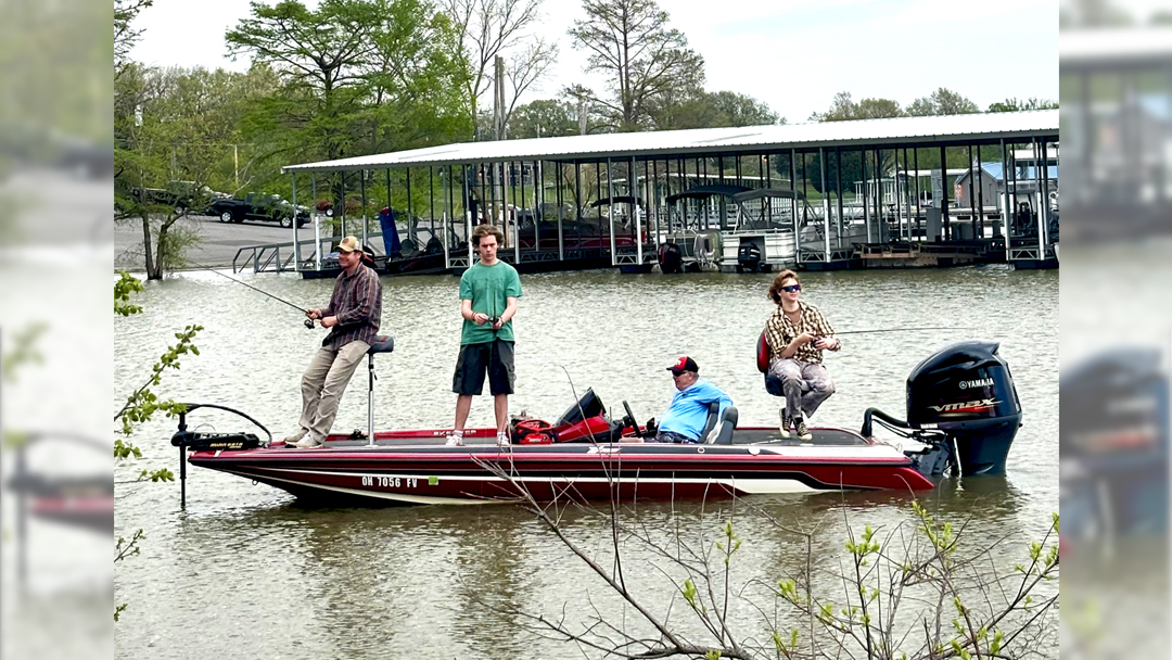 Impromptu family reunion comes to KY Lake